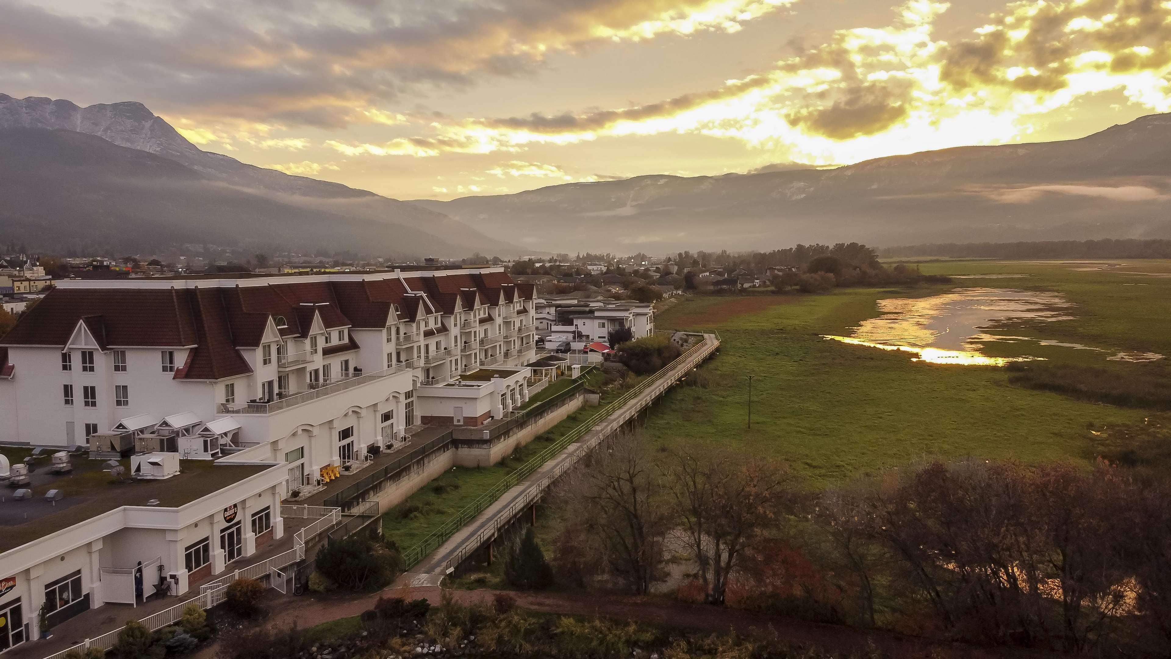 Prestige Harbourfront Resort; BW Premier Collection Salmon Arm Exterior foto