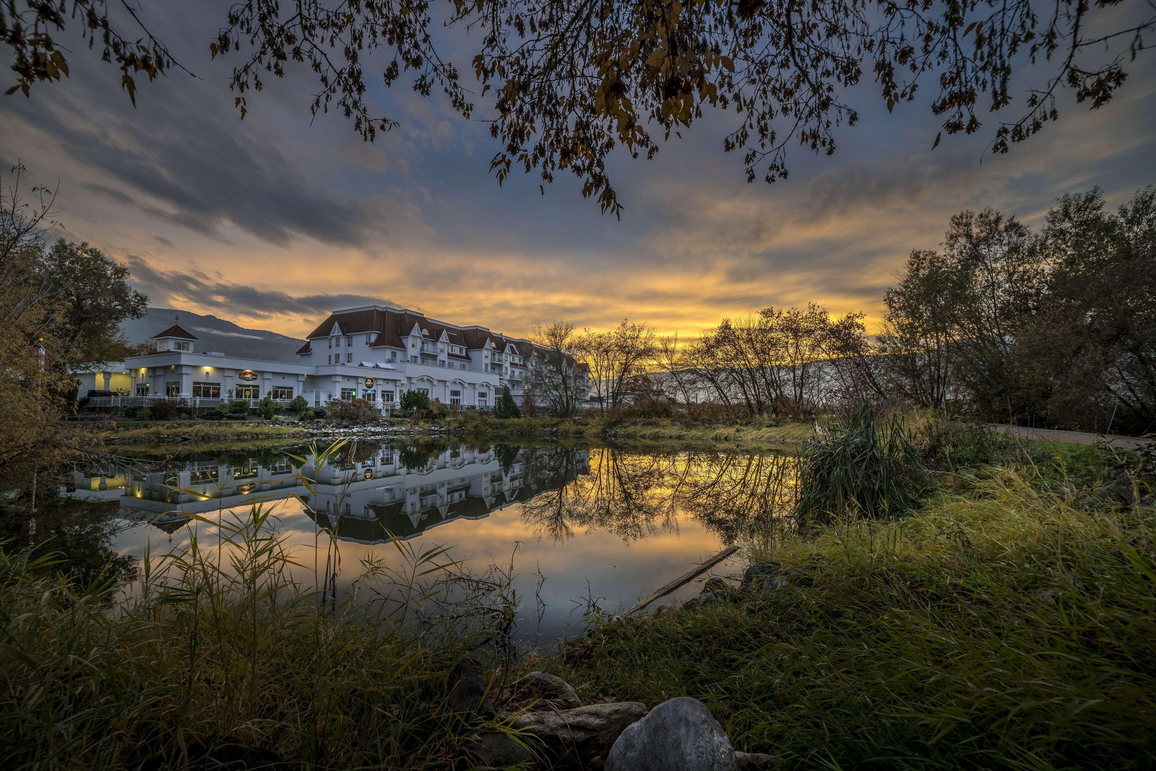 Prestige Harbourfront Resort; BW Premier Collection Salmon Arm Exterior foto